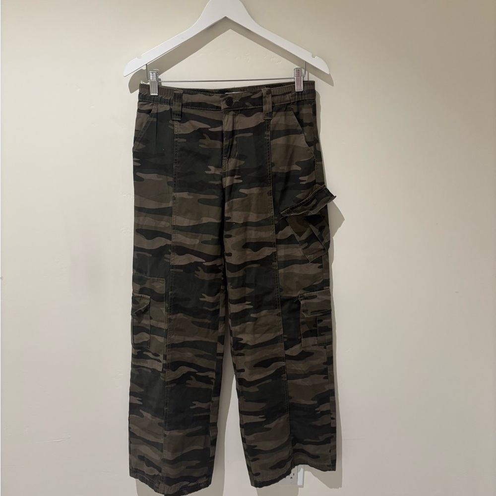 Women’s  Camouflage Cargo Pants
